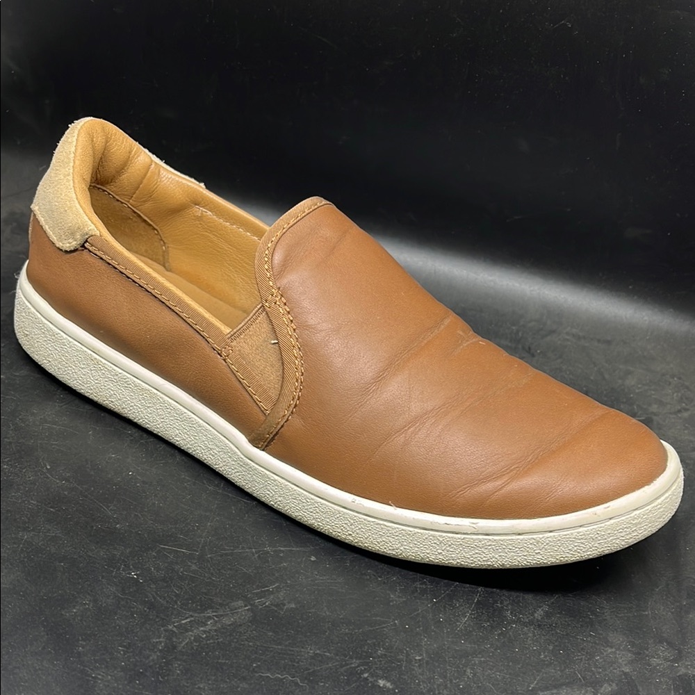 UGGs Slip-On Casual Leather Sneaker in Tan Size 8.5